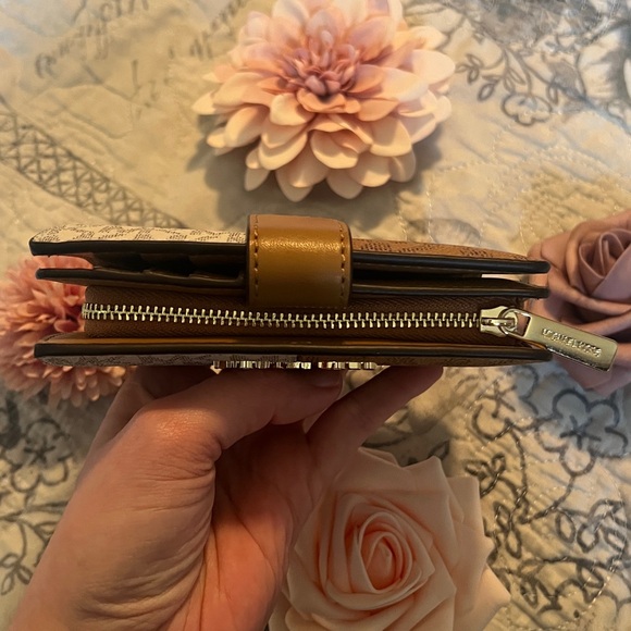 Michael Kors Jet Set Small Two Tone Logo Crossbody & Wallet Set - Picture 11 of 13